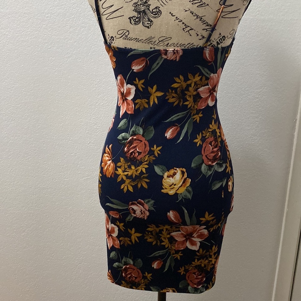 Cute Floral Mini - Picture 3 of 5